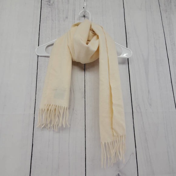 Selected By Liberty 100% Cashmere Ivory Oblong Scarf with Fringe - Picture 2 of 4